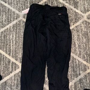 686 snowboard pants. Size medium but fits perfectly like a 32 waist
